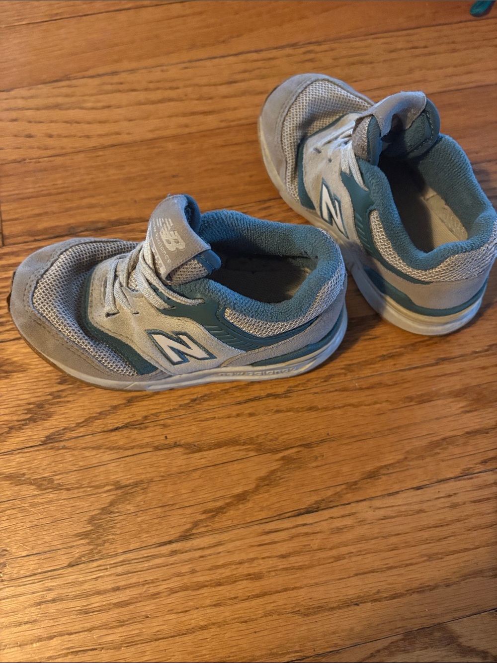New Balance Toddler Light Gray and Teal Athletic Sneakers